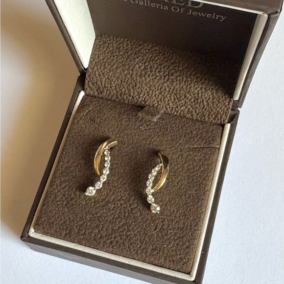Elegant Yellow Gold & Diamond Earrings In Excellent Cond with Butterfly Backs - Picture 4 of 5